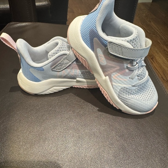New Balance Girl Rave Run V2 Hook & Loop Shoe - Picture 1 of 5